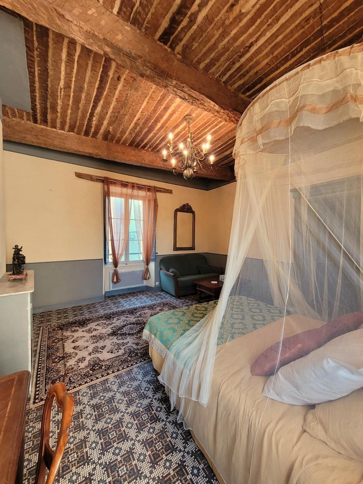 Au Puits De La Fontaine Otel Tavernes Oda fotoğraf