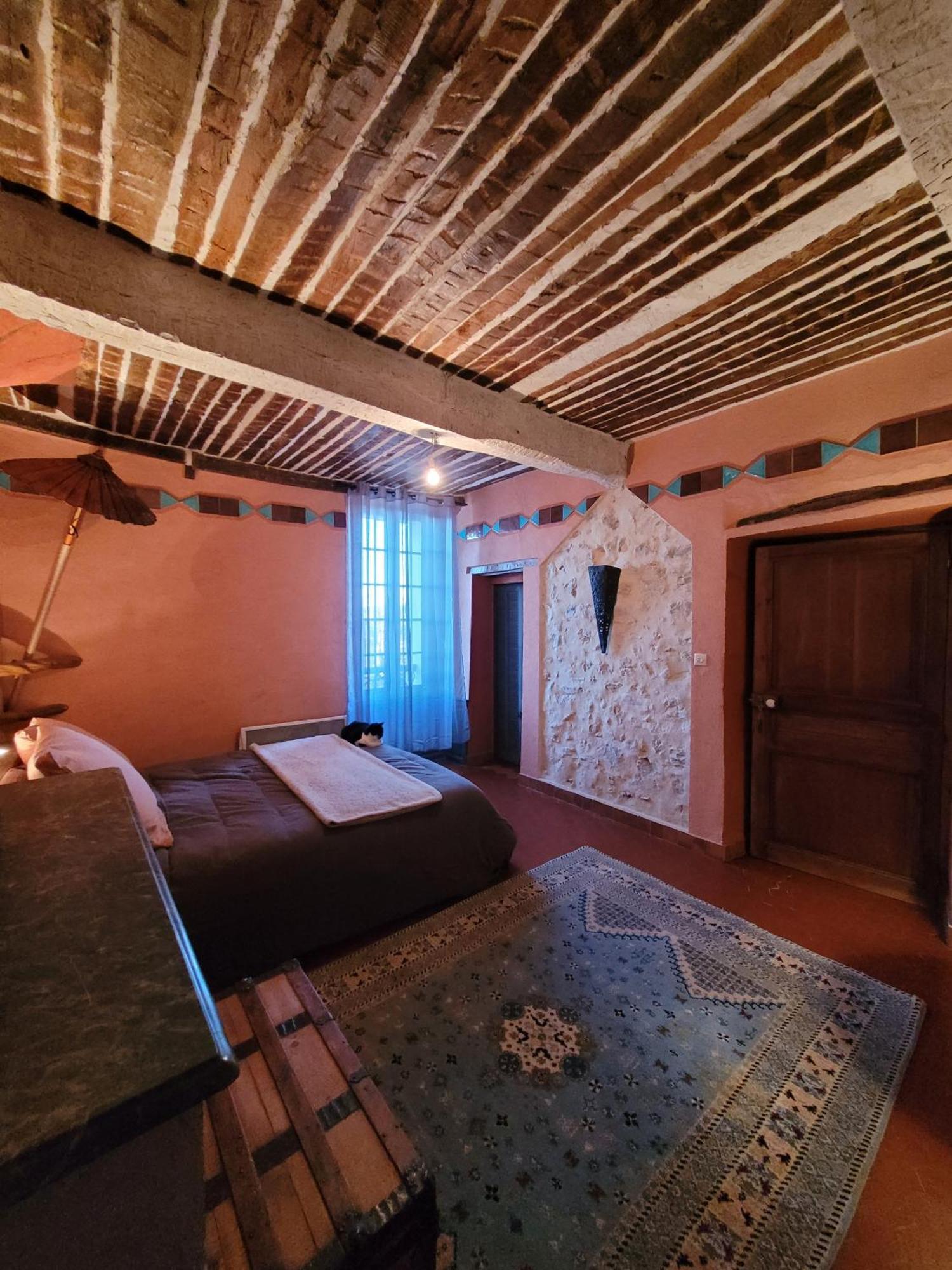 Au Puits De La Fontaine Otel Tavernes Oda fotoğraf